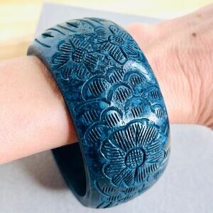 Blue Wooden Etched Floral Design Bangle Bracelet